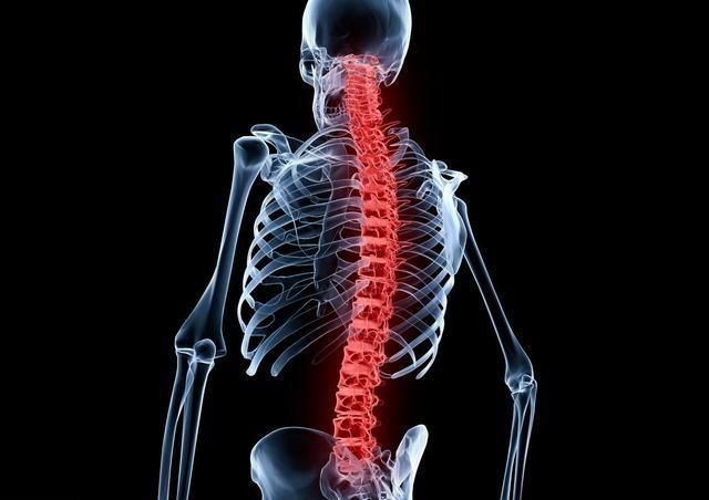 强直性脊柱炎的早期症状是什么,患者怎样去发现?